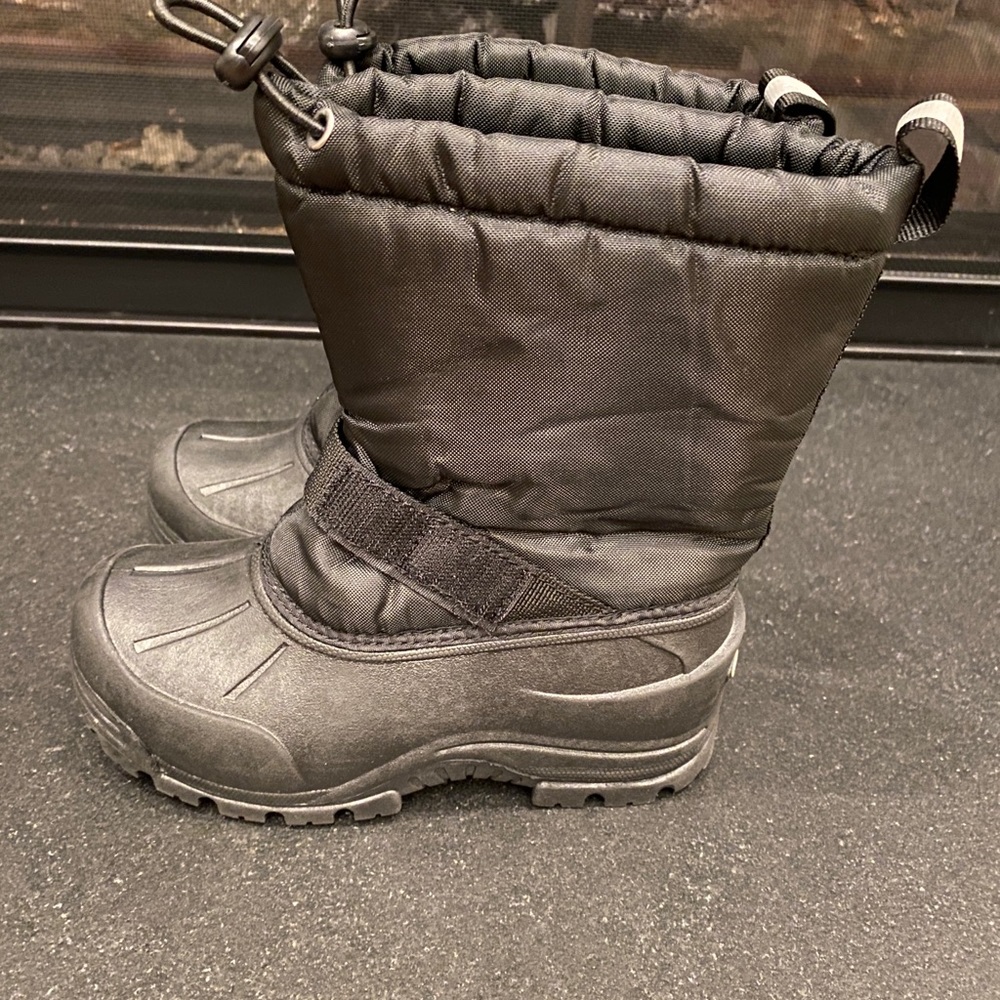 Snow boots. Size 13 kids.